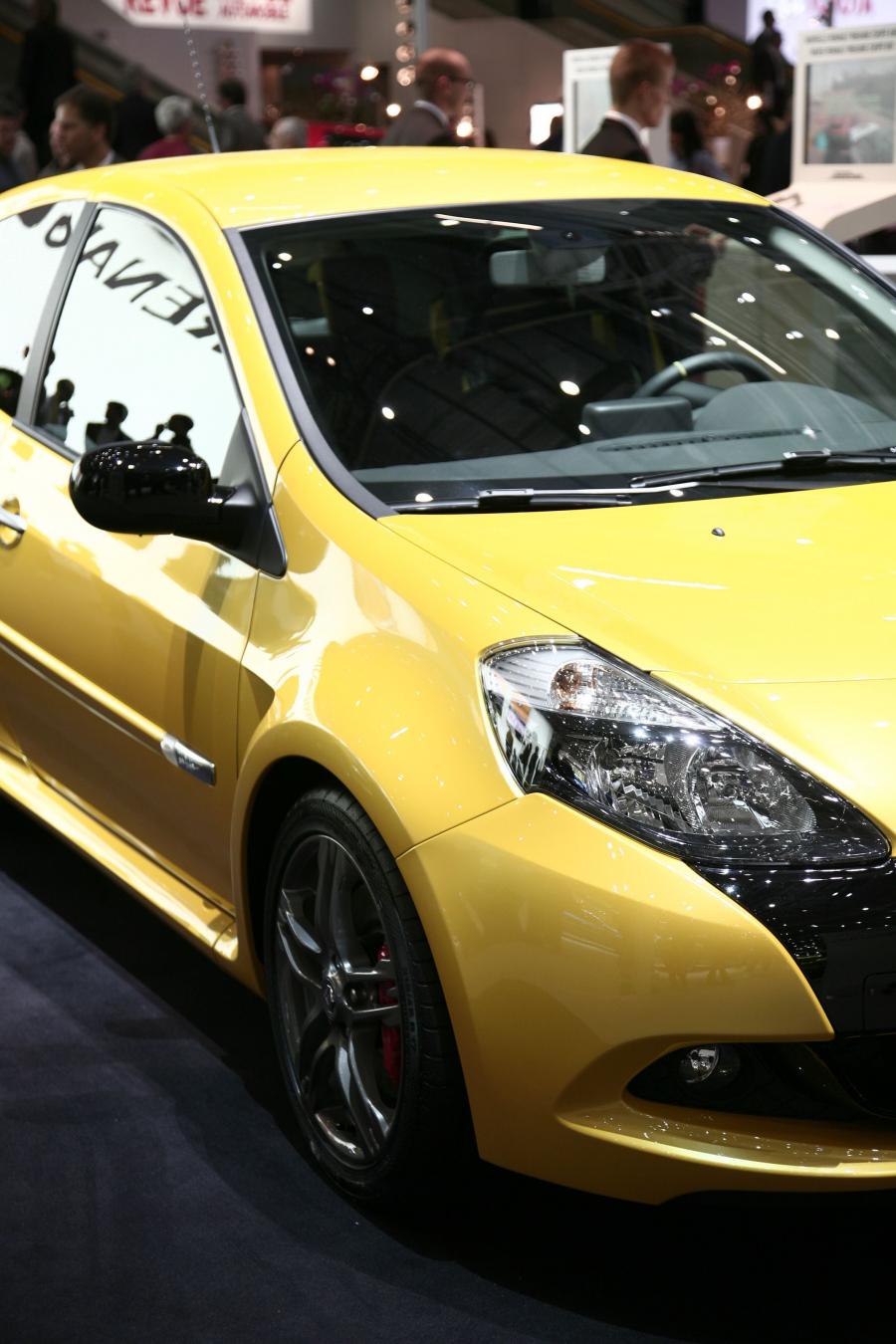  Renault Clio RS 2010 года  (фото 13 из 38)